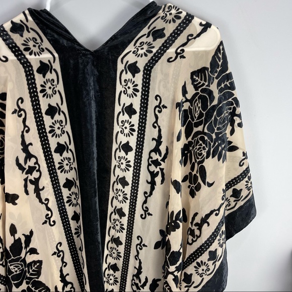 Velvet embroidered tassel poncho shawl cream black - Picture 7 of 8